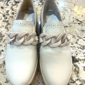 DOLCE VITA Jhenee Chain Detail Platform Loafers

Size 8. LIKE NEW!!! Worn once!!